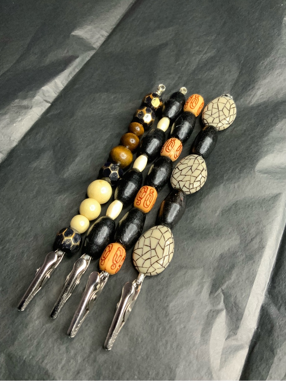 4x Beaded Key & Card Holder Clip in Black, Cream and Brown
